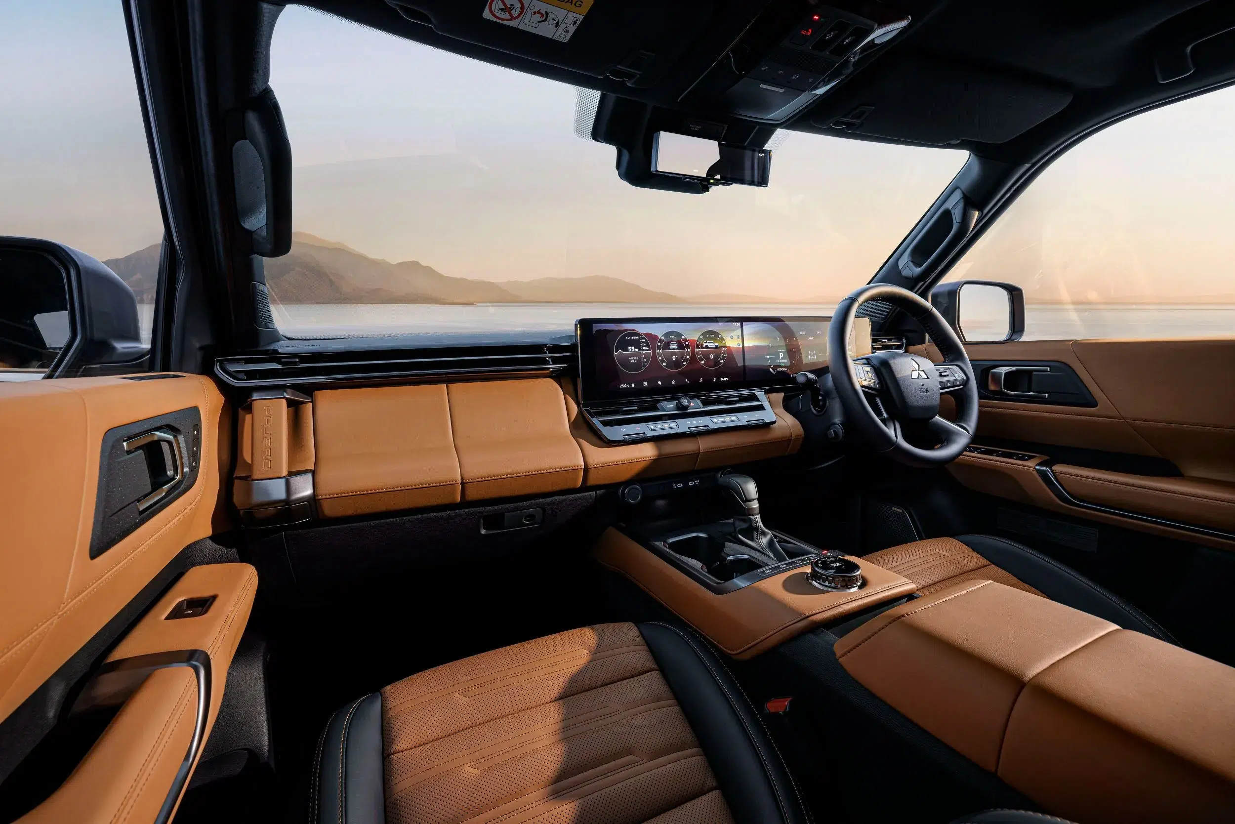 interior Mitsubishi Pajero