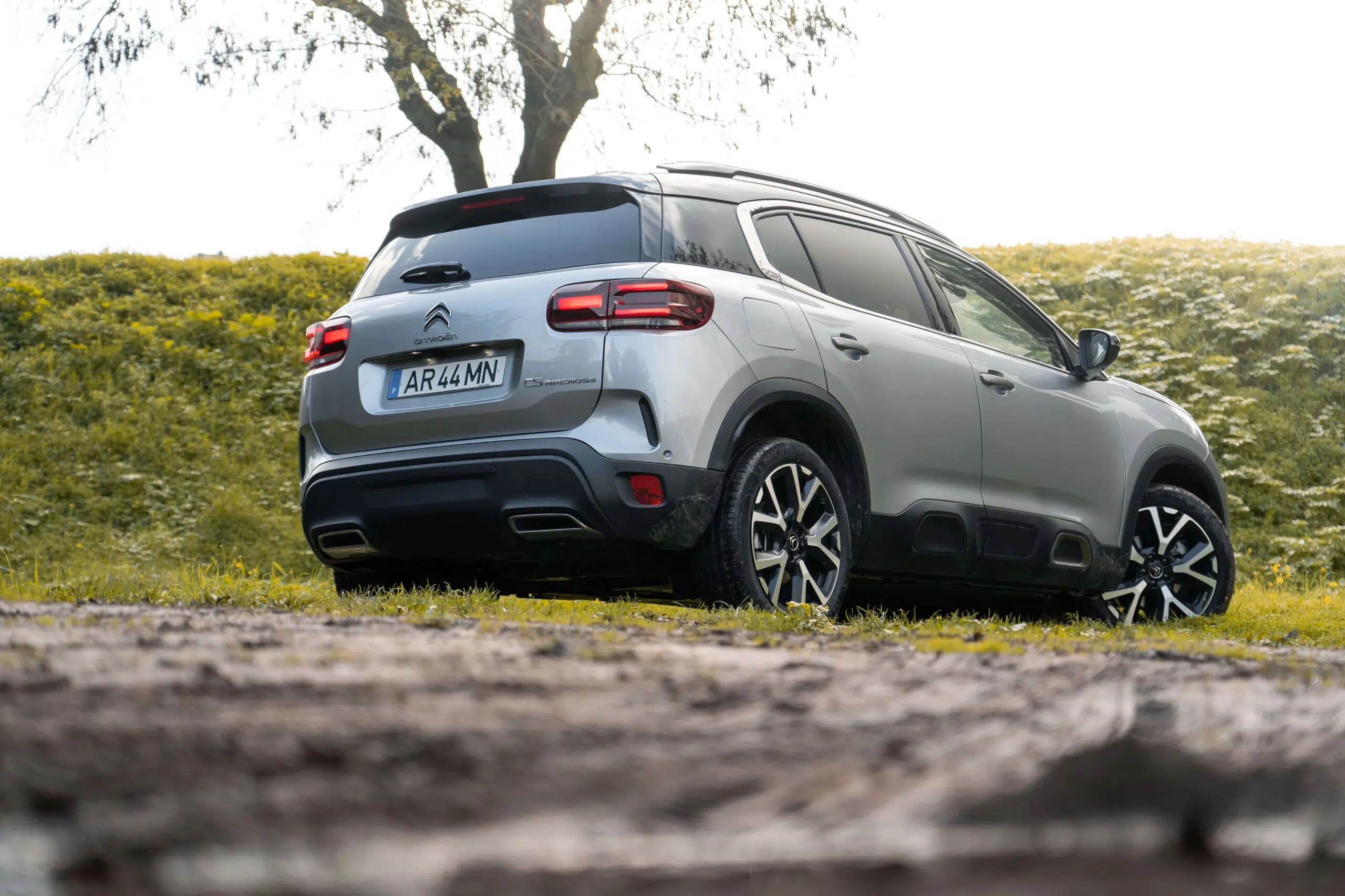 Citroen C5 Aircross vista traseira 3/4