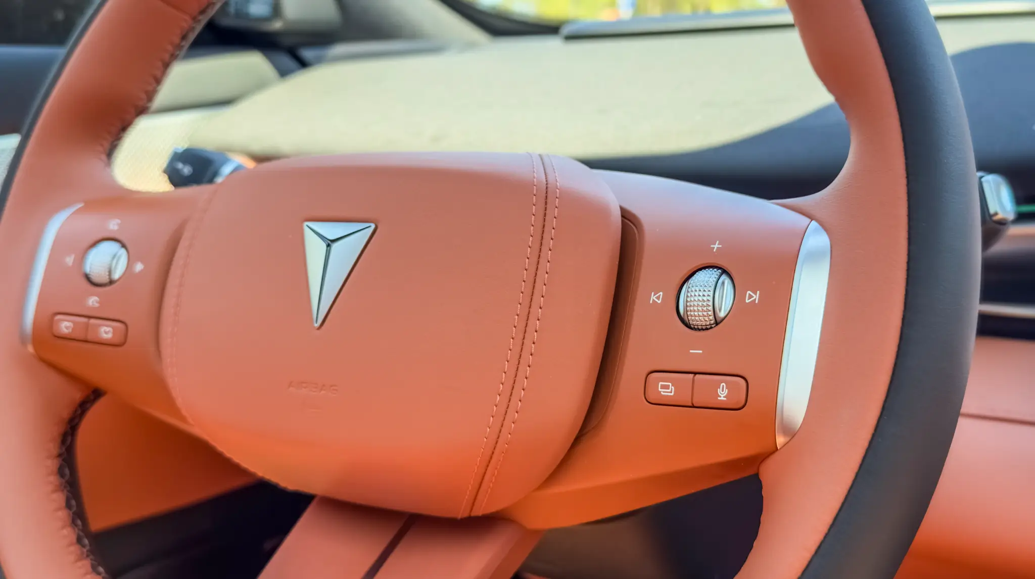 Changan Deepal S05 pormenor volante