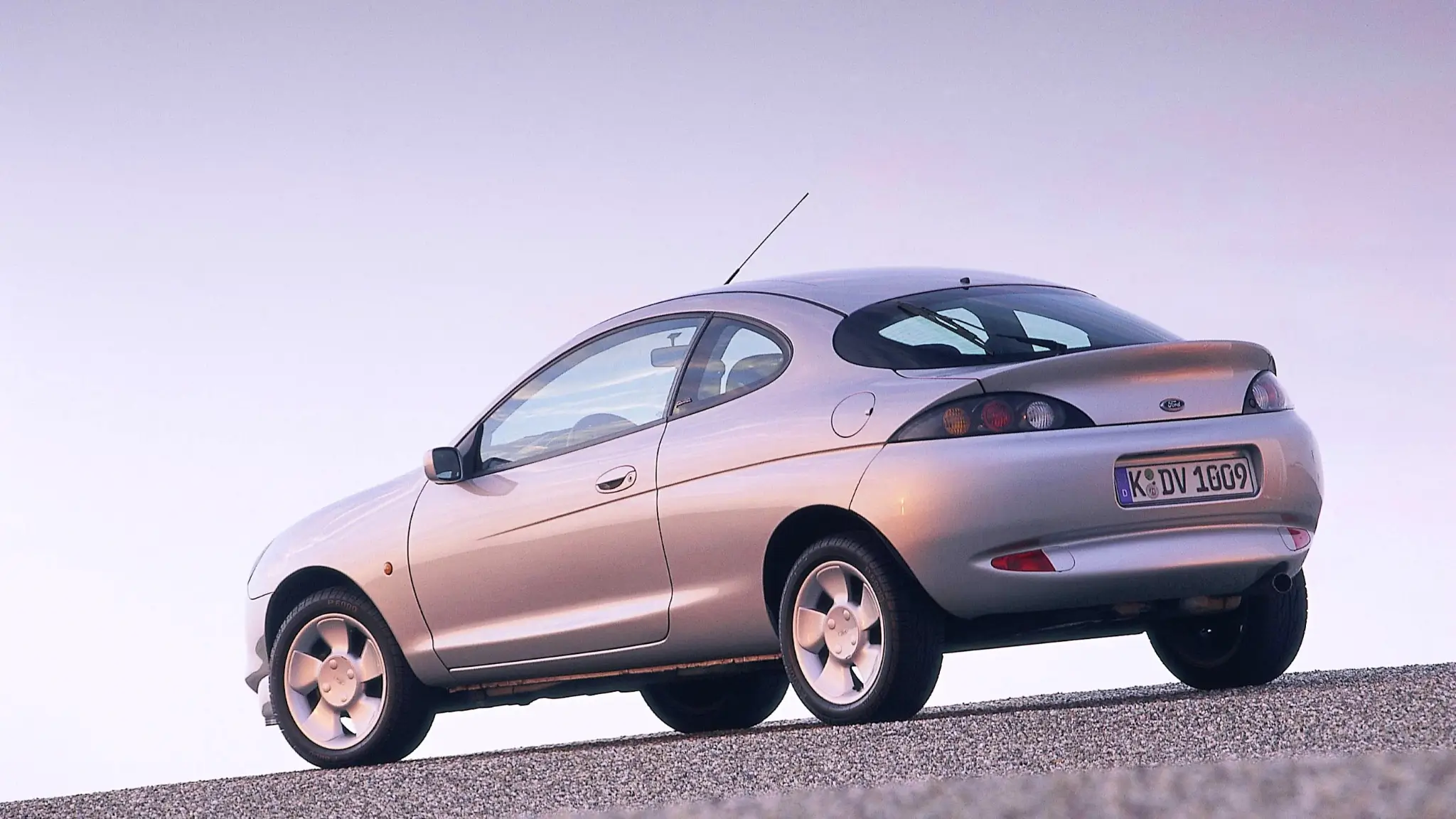Ford Puma vista traseira 3/4