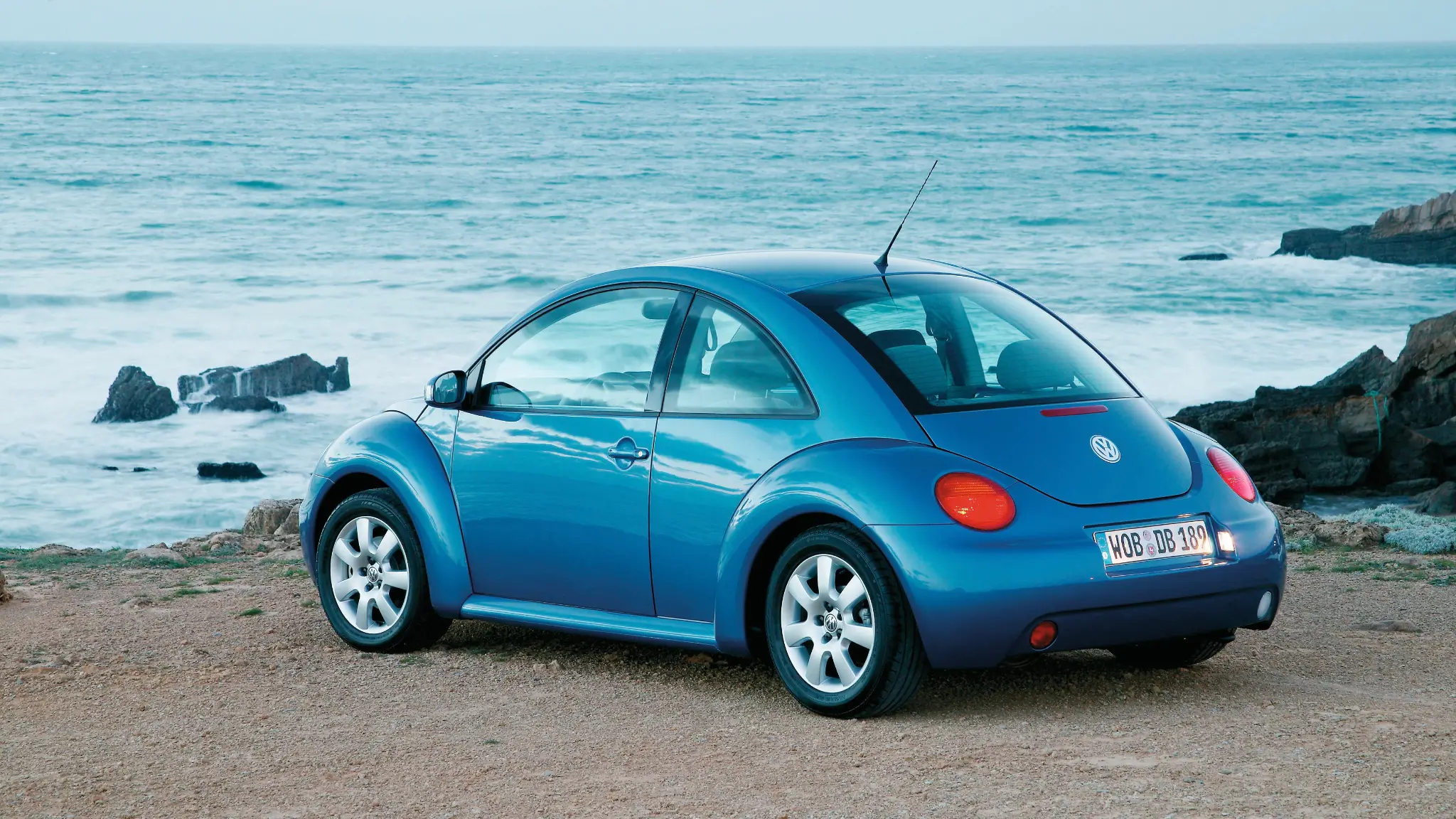 Volkswagen Beetle vista traseira 3/4