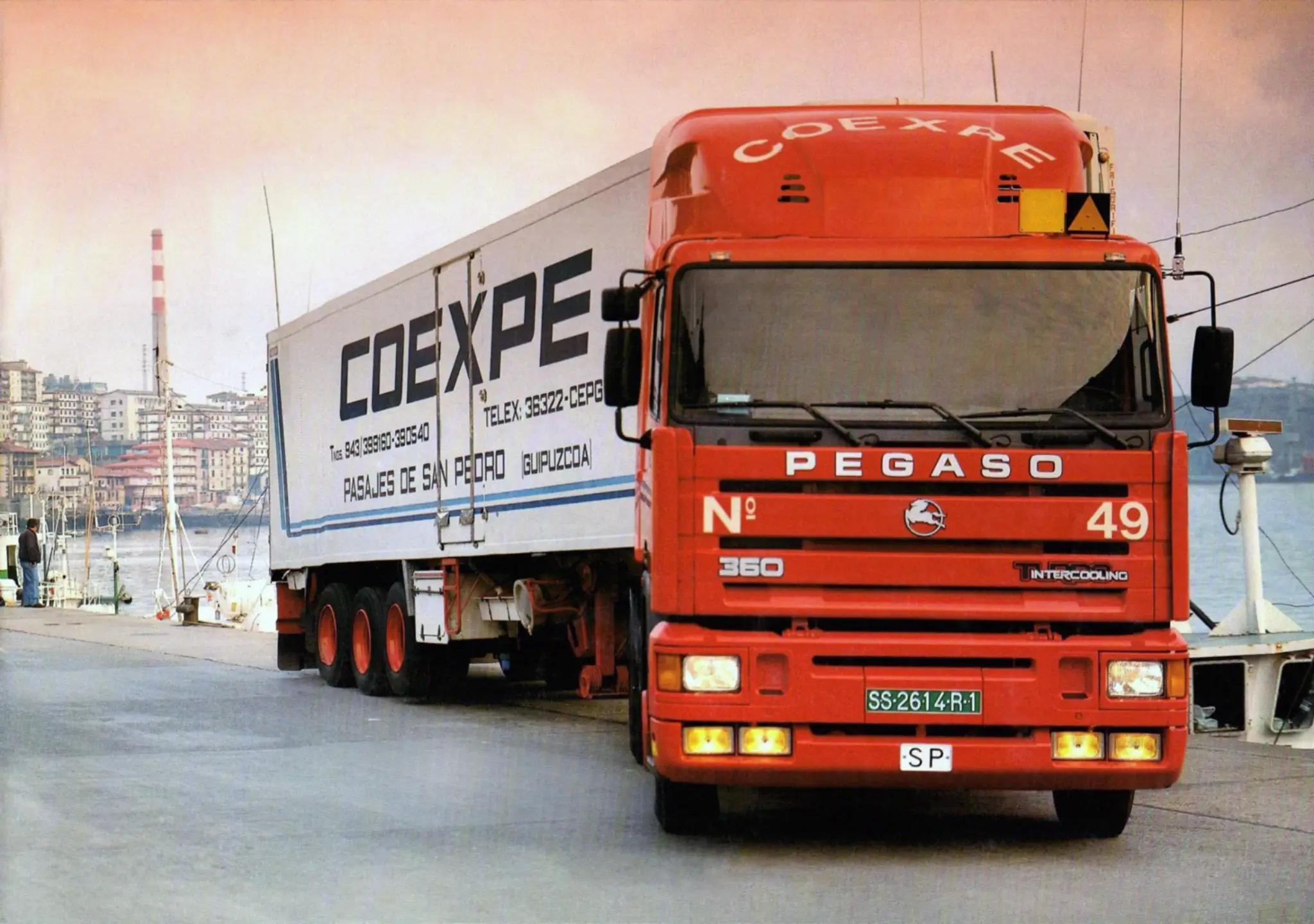 Pegaso Troner vista dianteira 3/4