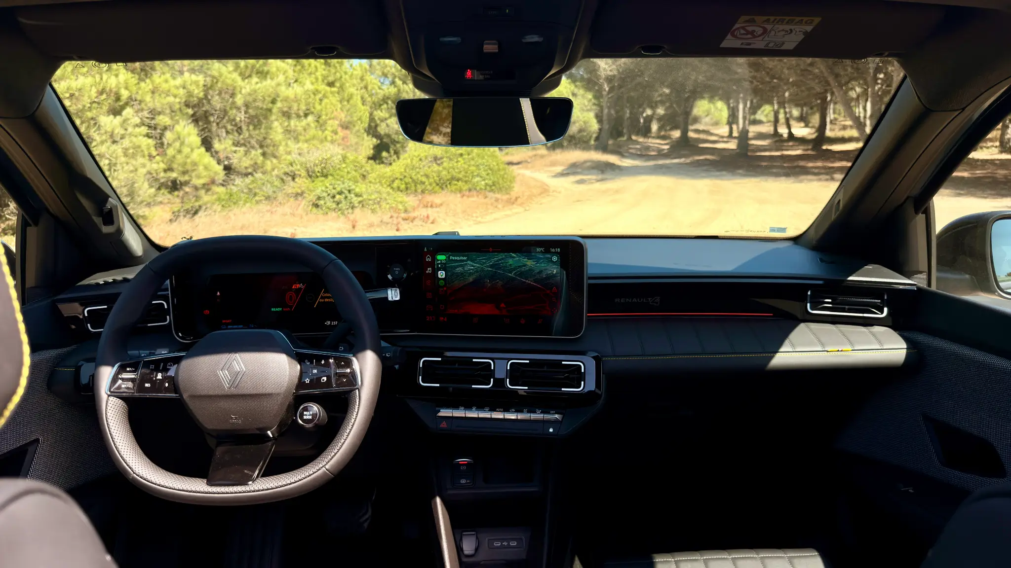 interior do renault 4