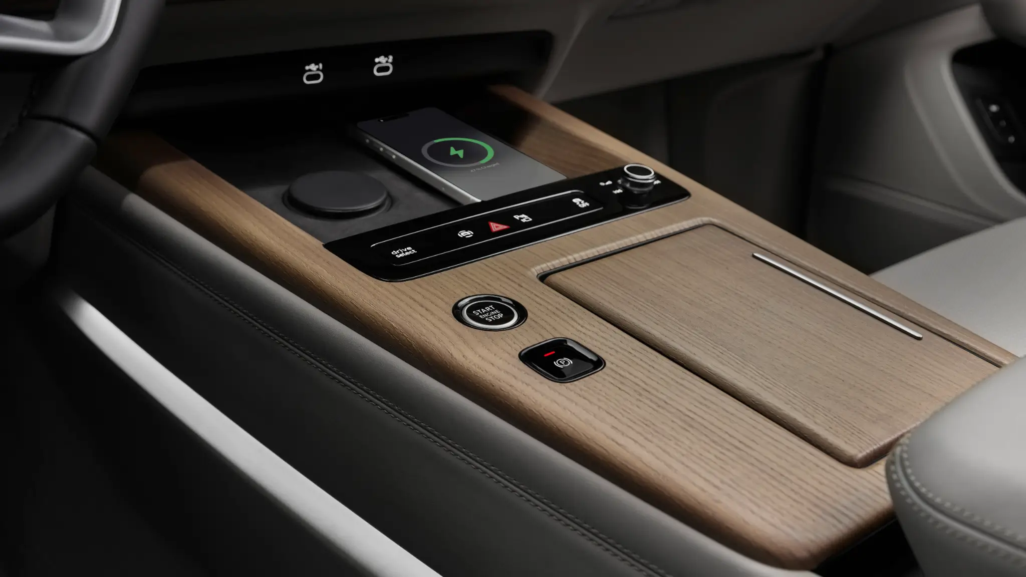 Audi Q7 pormenor consola central