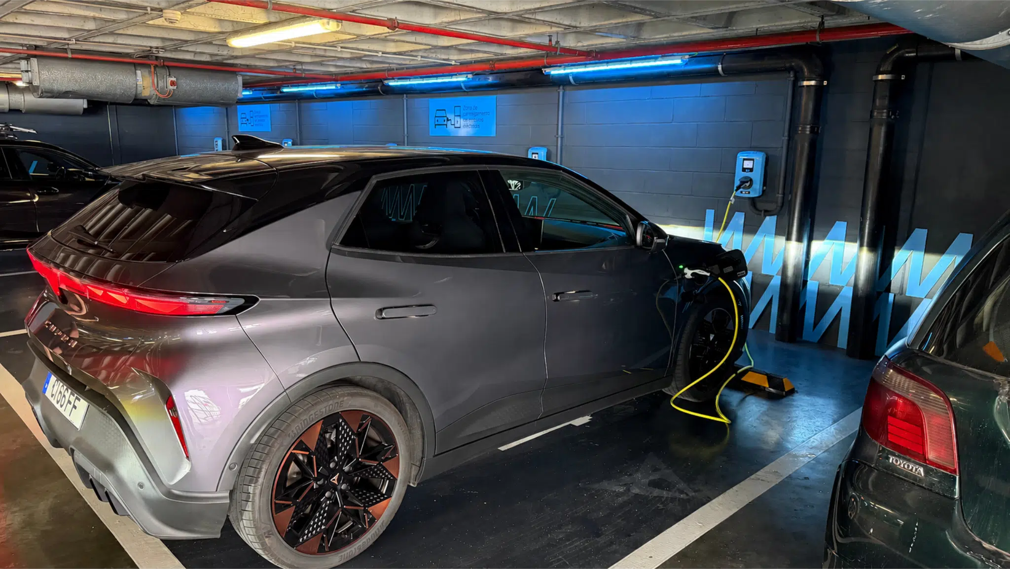 CUPRA Raval a carregar