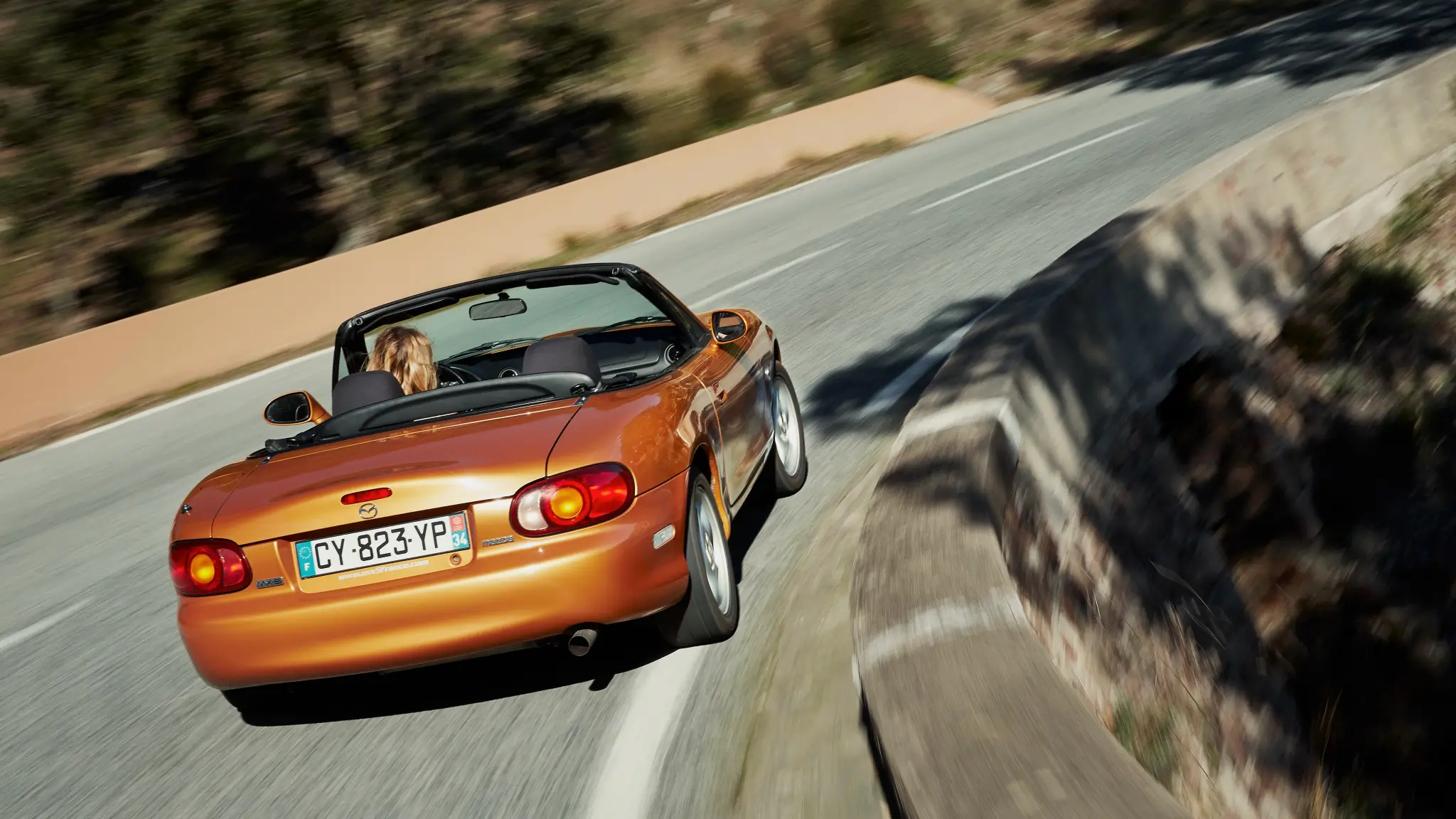 Mazda MX-5 vista traseira 3/4