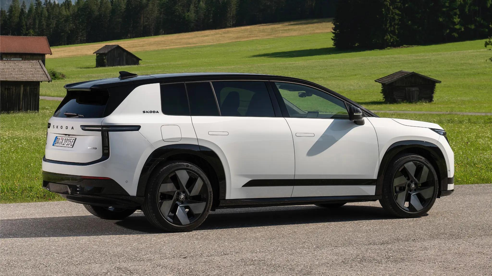 Skoda Peaq 2025 — 3/4 traseira