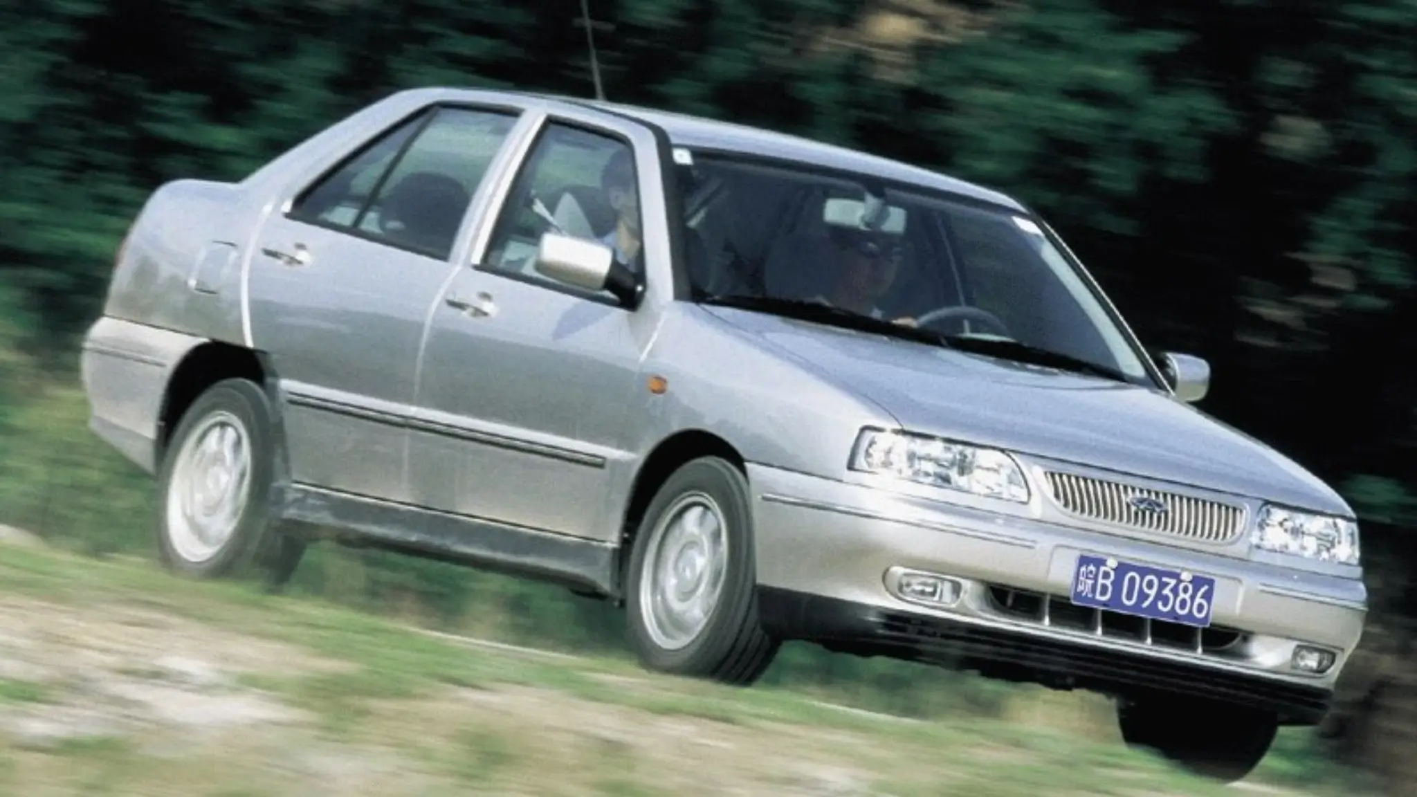 Chery Fulwin (A11) vista dianteira 3/4
