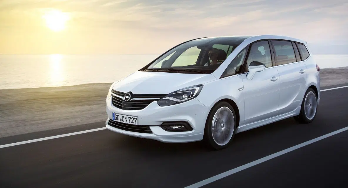 Opel Zafira Tourer vista dianteira 3/4
