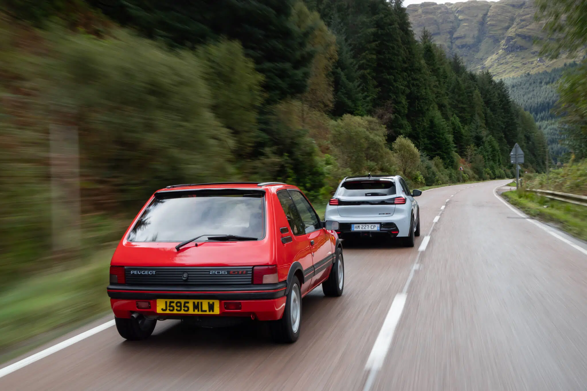 Peugeot E-208 GTi vs 205 GTi