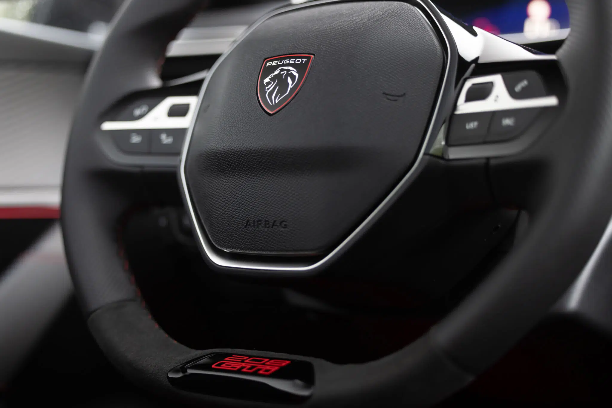 Peugeot E-208 GTi volante
