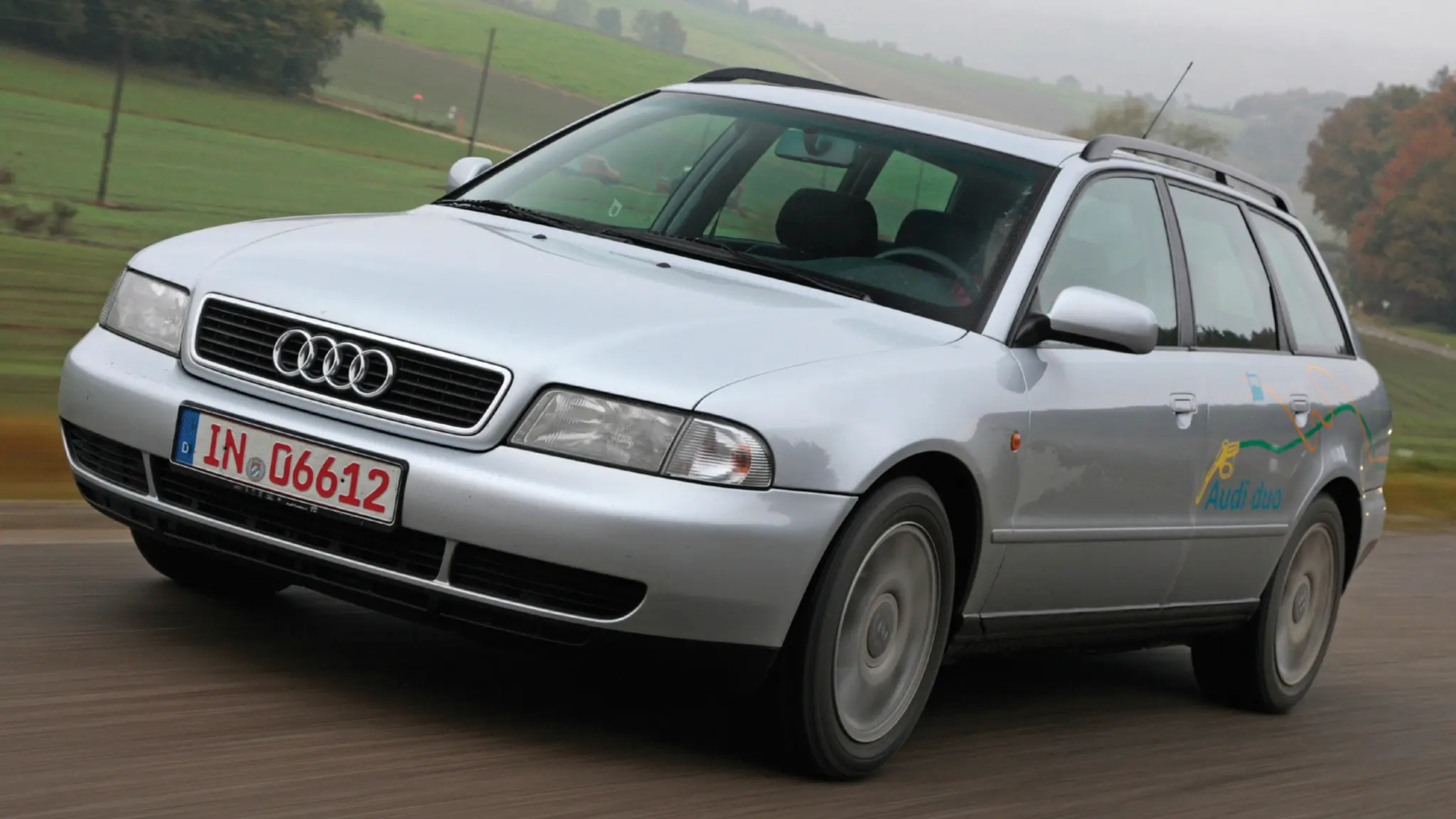 Audi A4 avant tdi duo na estrada, frente 3/4