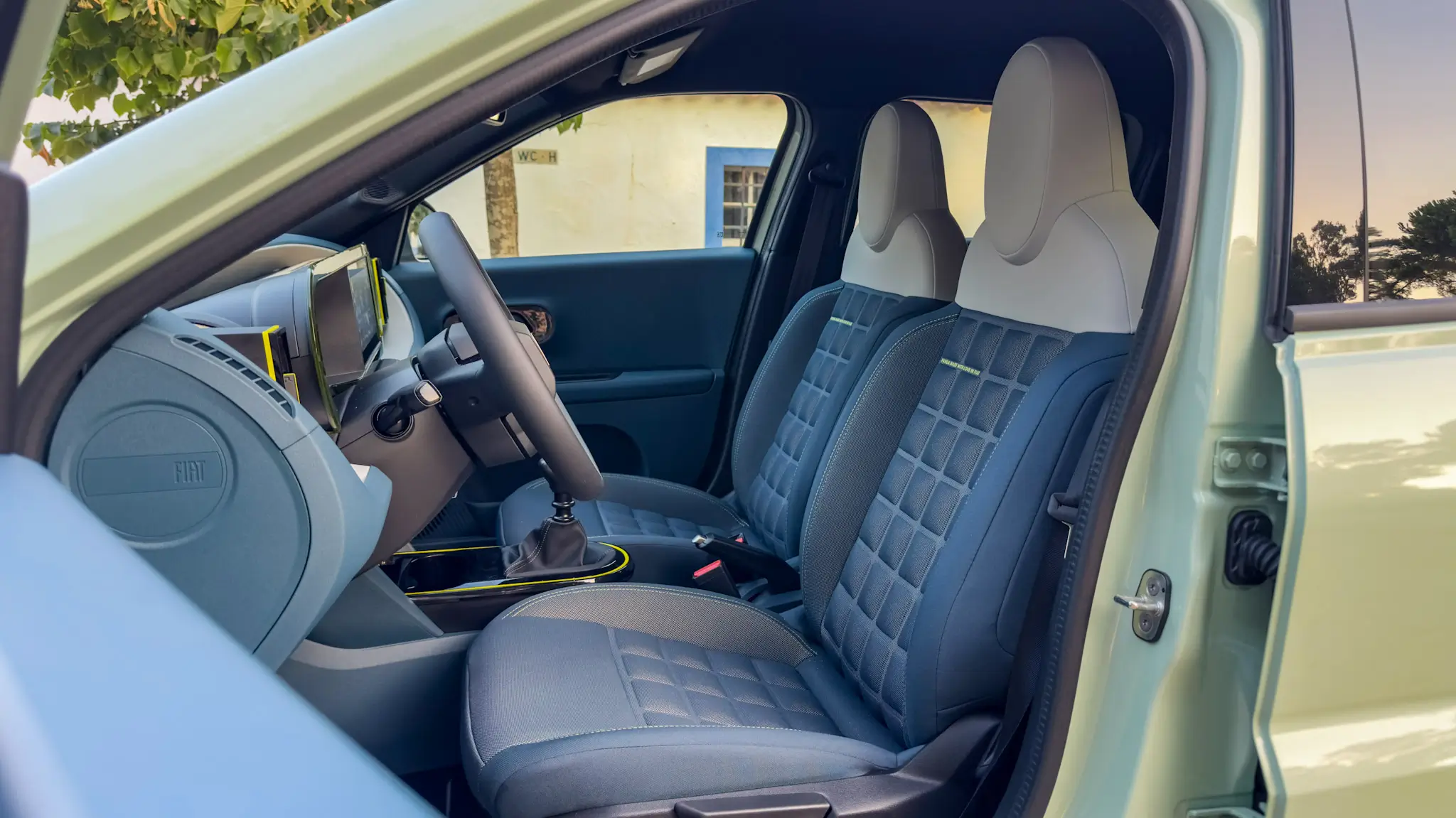 FIAT Grande Panda bancos dianteiros