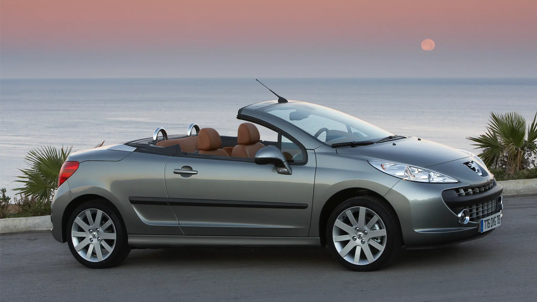 Peugeot 207 CC de perfil