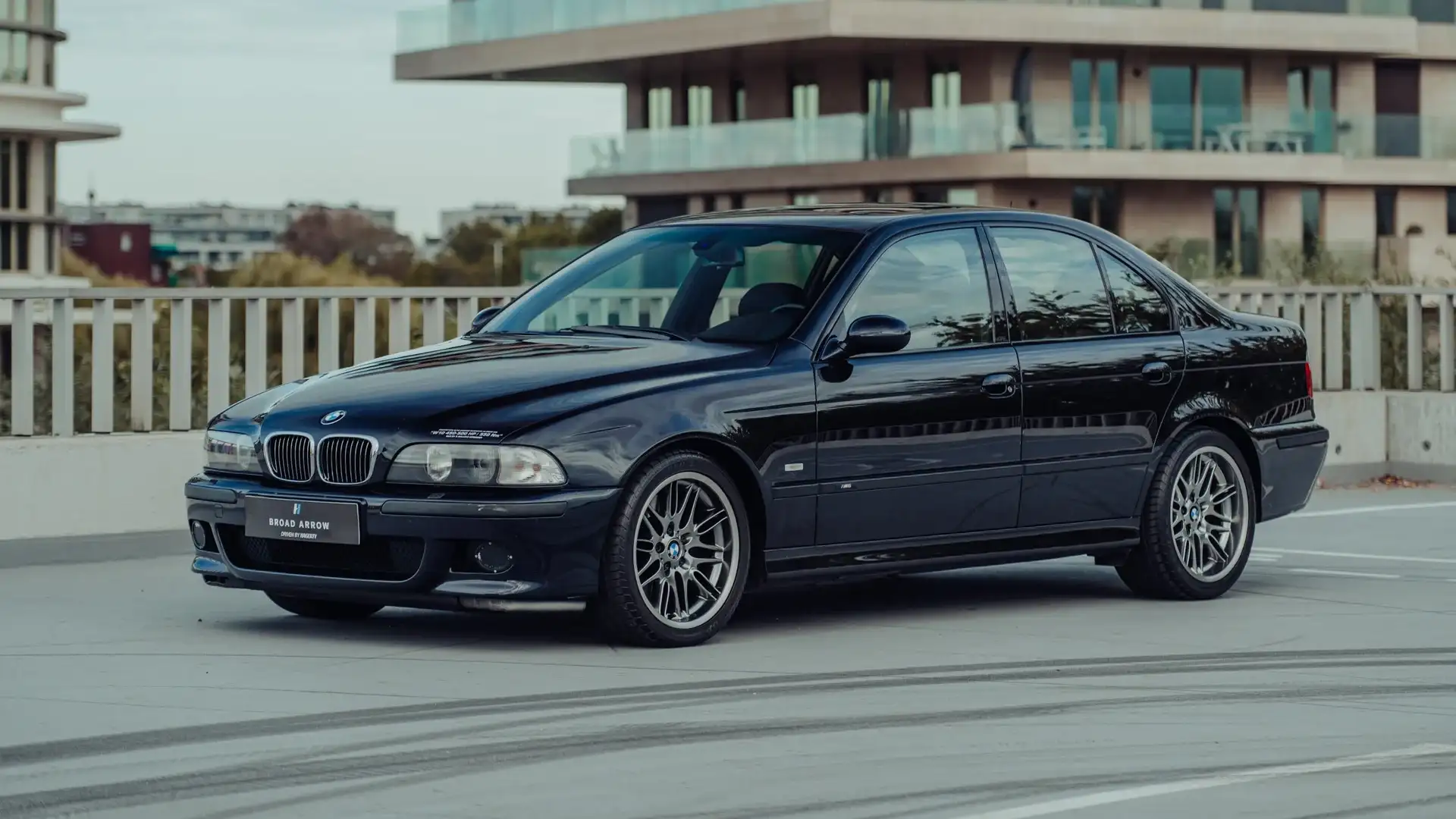BMW M5 motor Vw vista dianteira 3/4