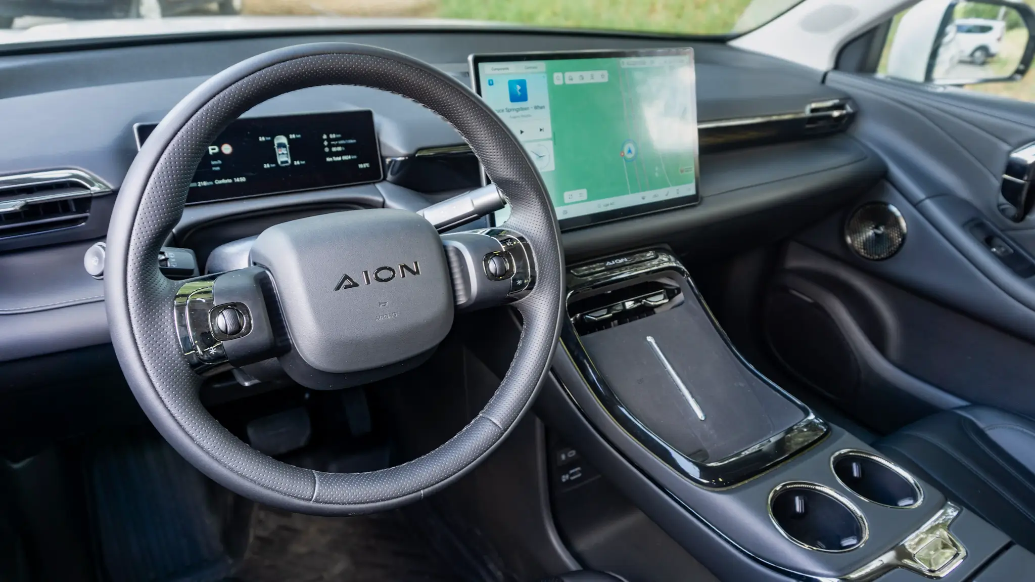 GAC Aion V pormenor volante e interior