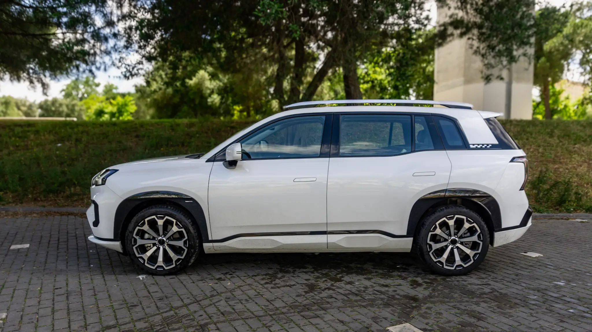 GAC Aion V vista lateral