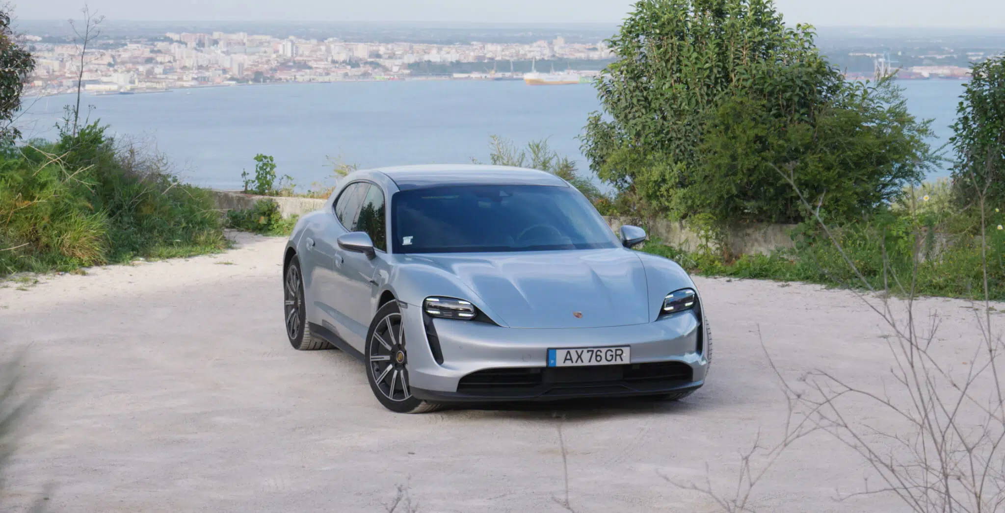 Porsche Taycan Sport Turismo frente