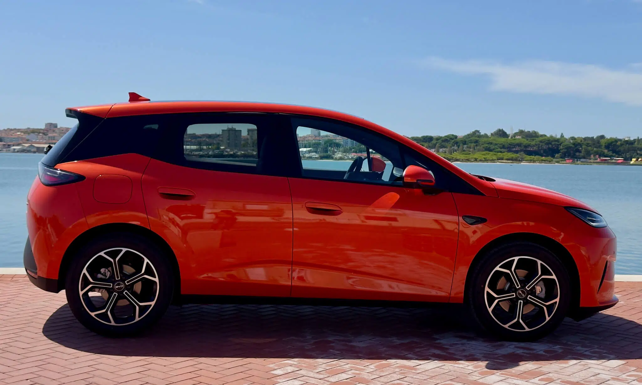 BYD Dolphin G PHEV perfil