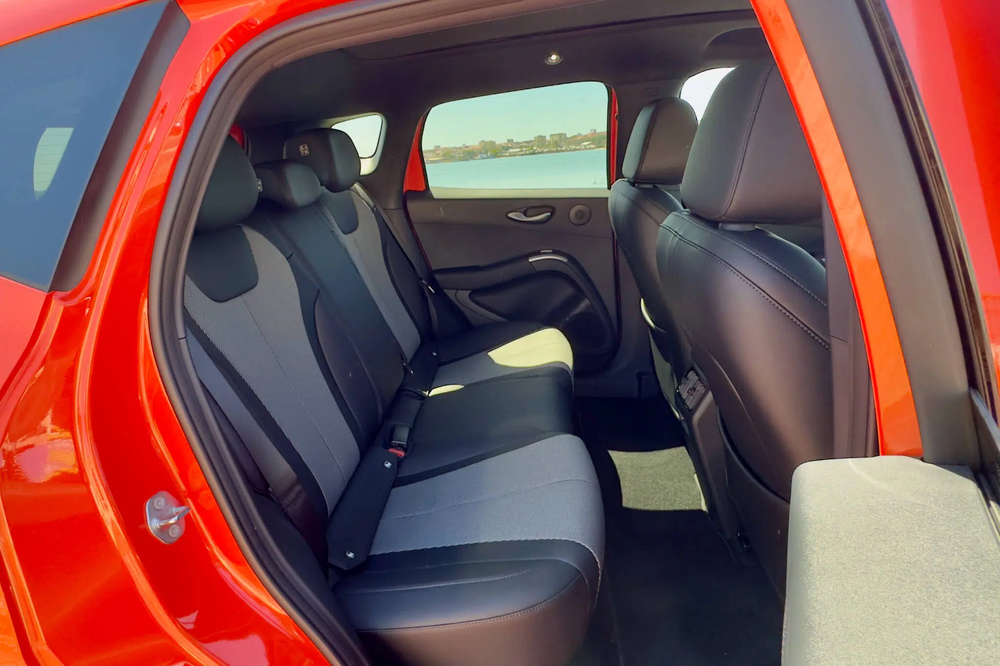 BYD Dolphin G PHEV bancos traseiros