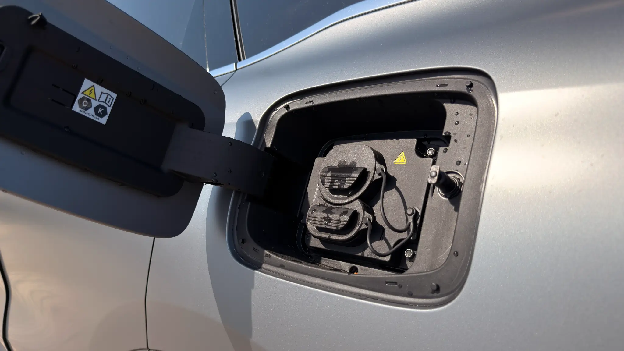 EBRO s900 — porta de carregamento