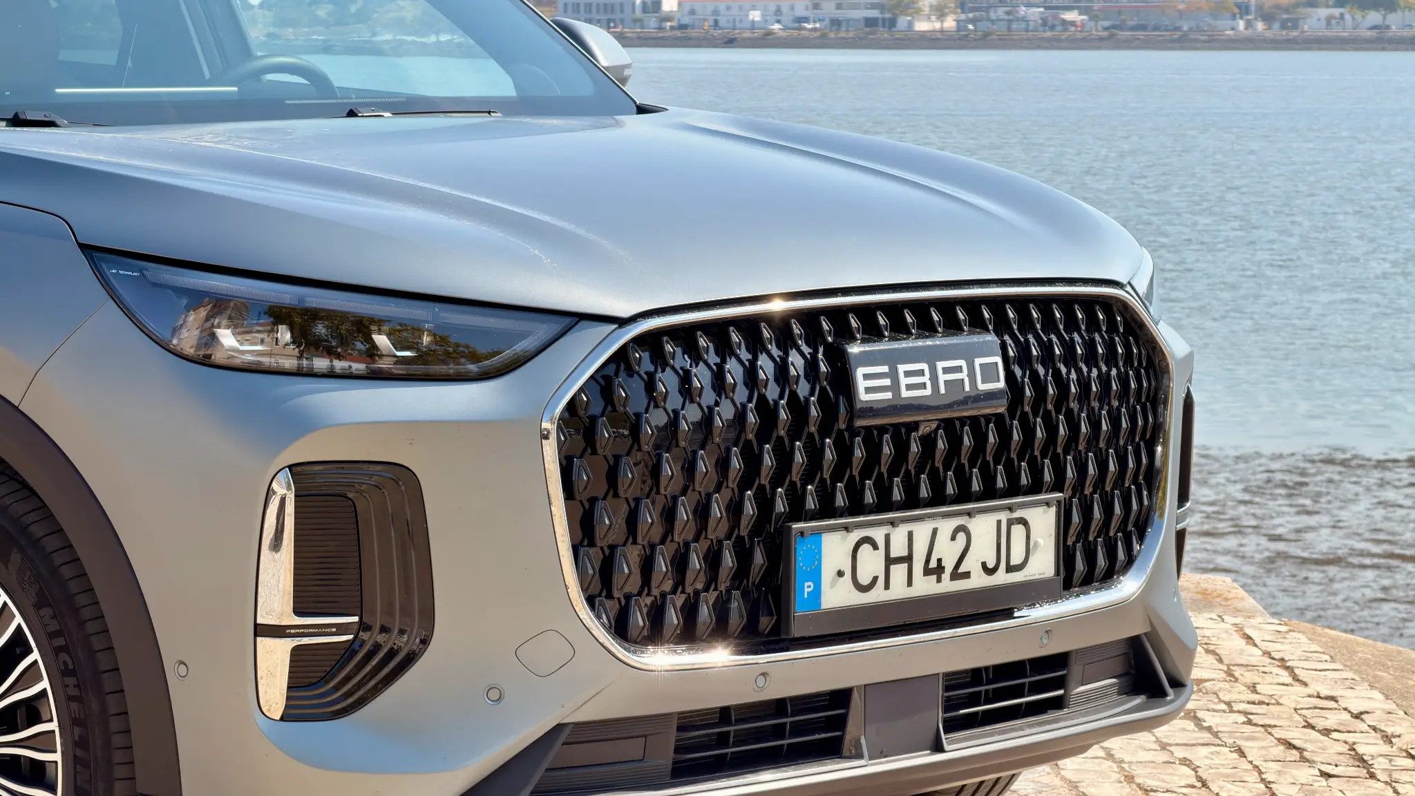 EBRO s900 — grelha dianteira