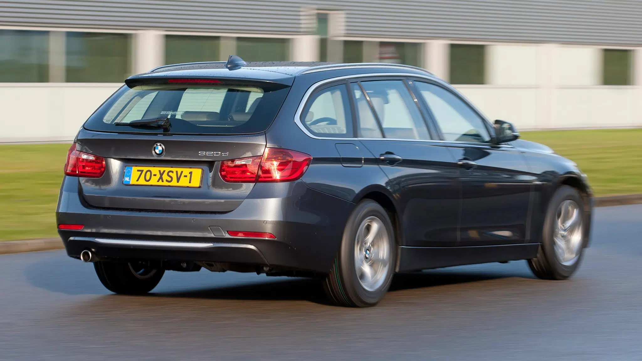 BMW Série 3 320d Touring (2015) — traseira 3/4