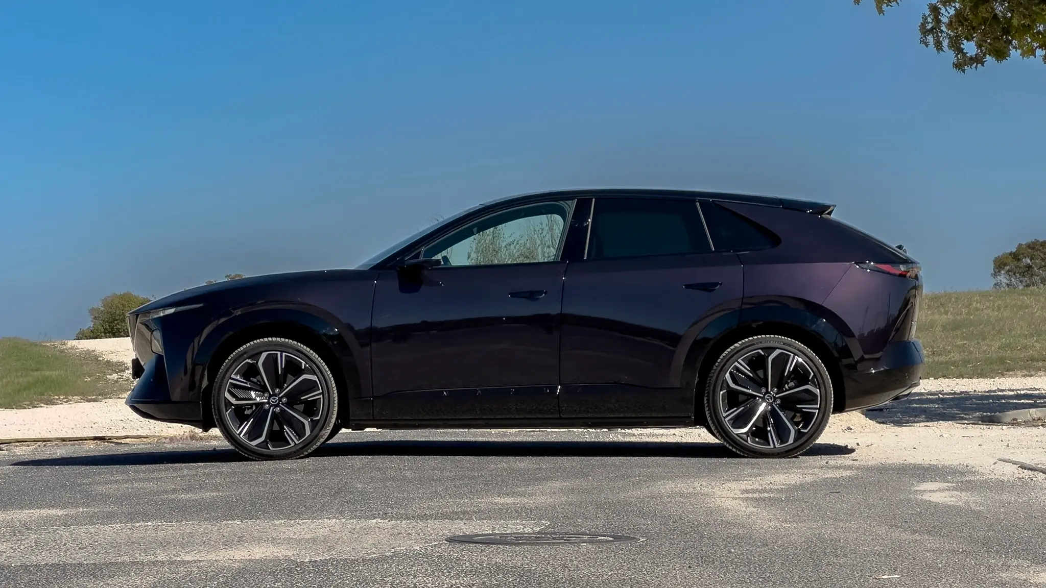 Mazda CX-6e, perfil