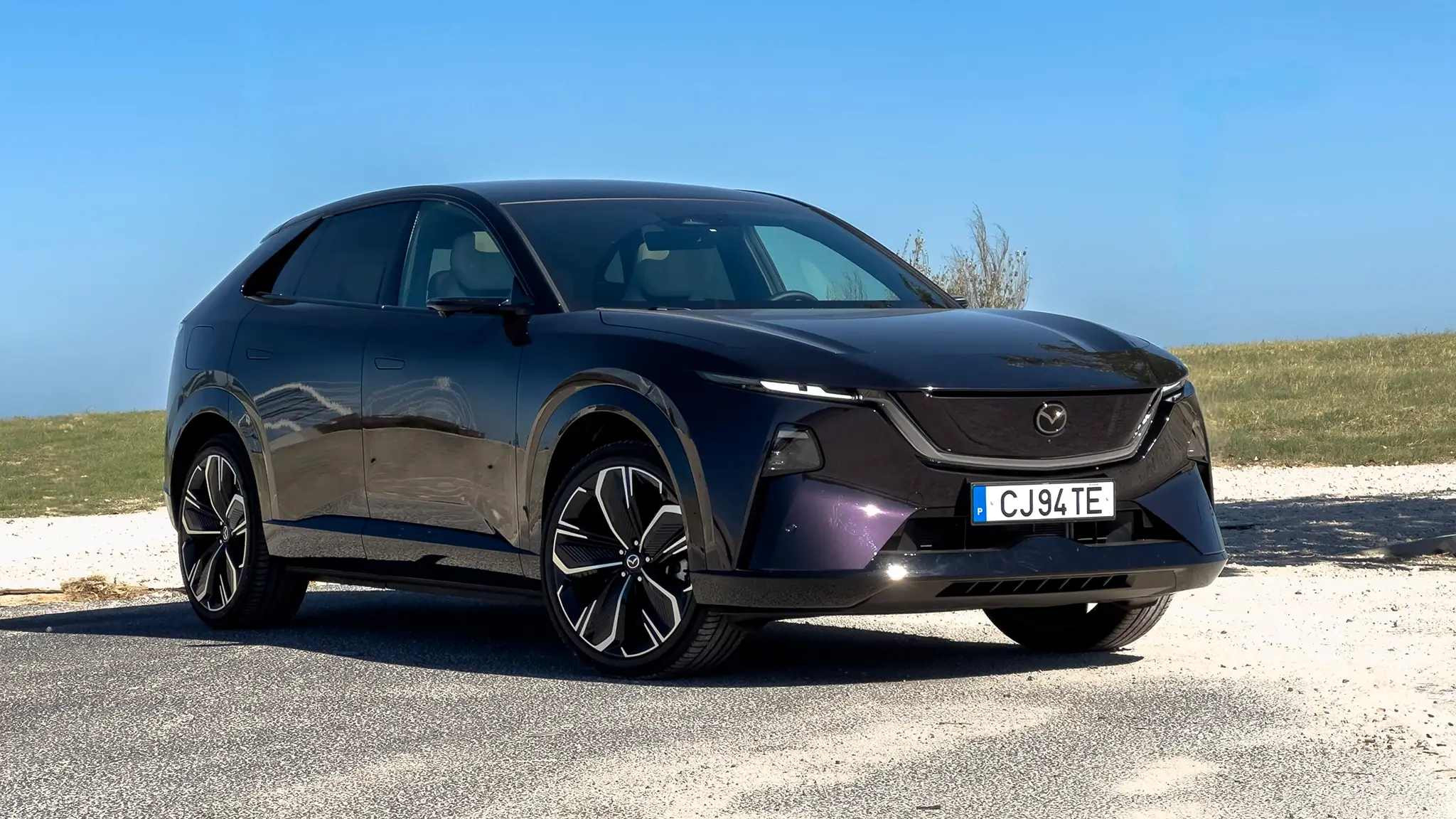 Mazda CX-6e, frente 3/4