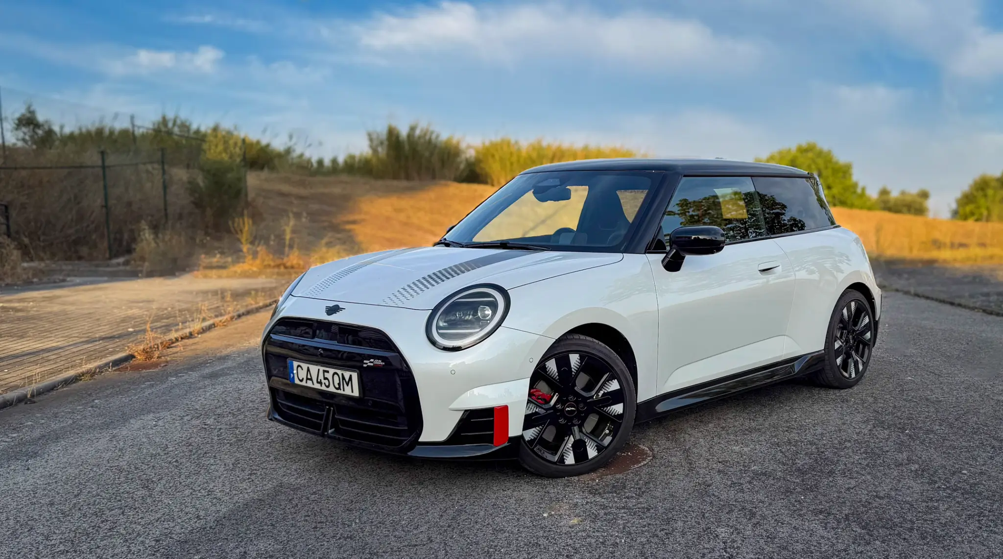 MINI JCW vista dianteira 3/4