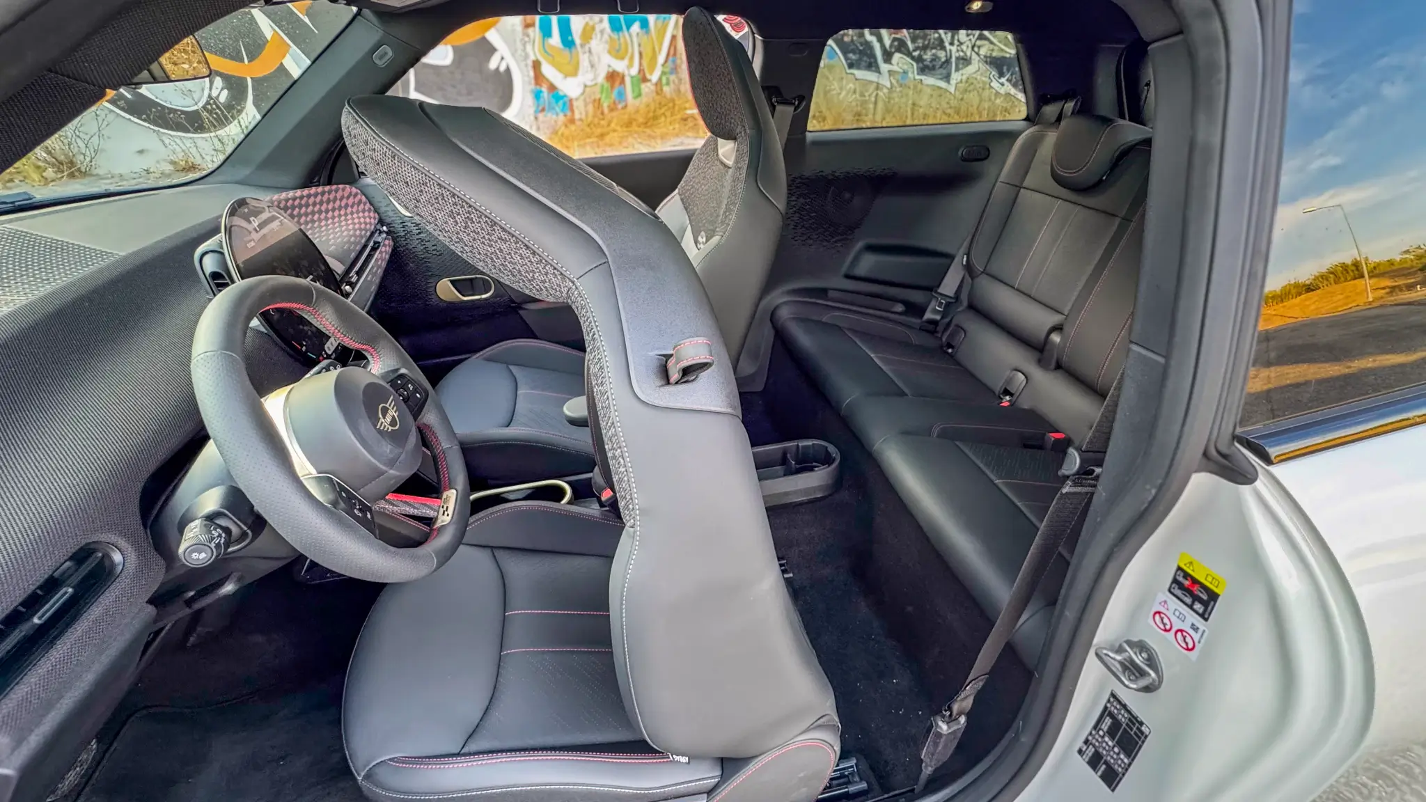 MINI JCW acesso aos lugares traseiros