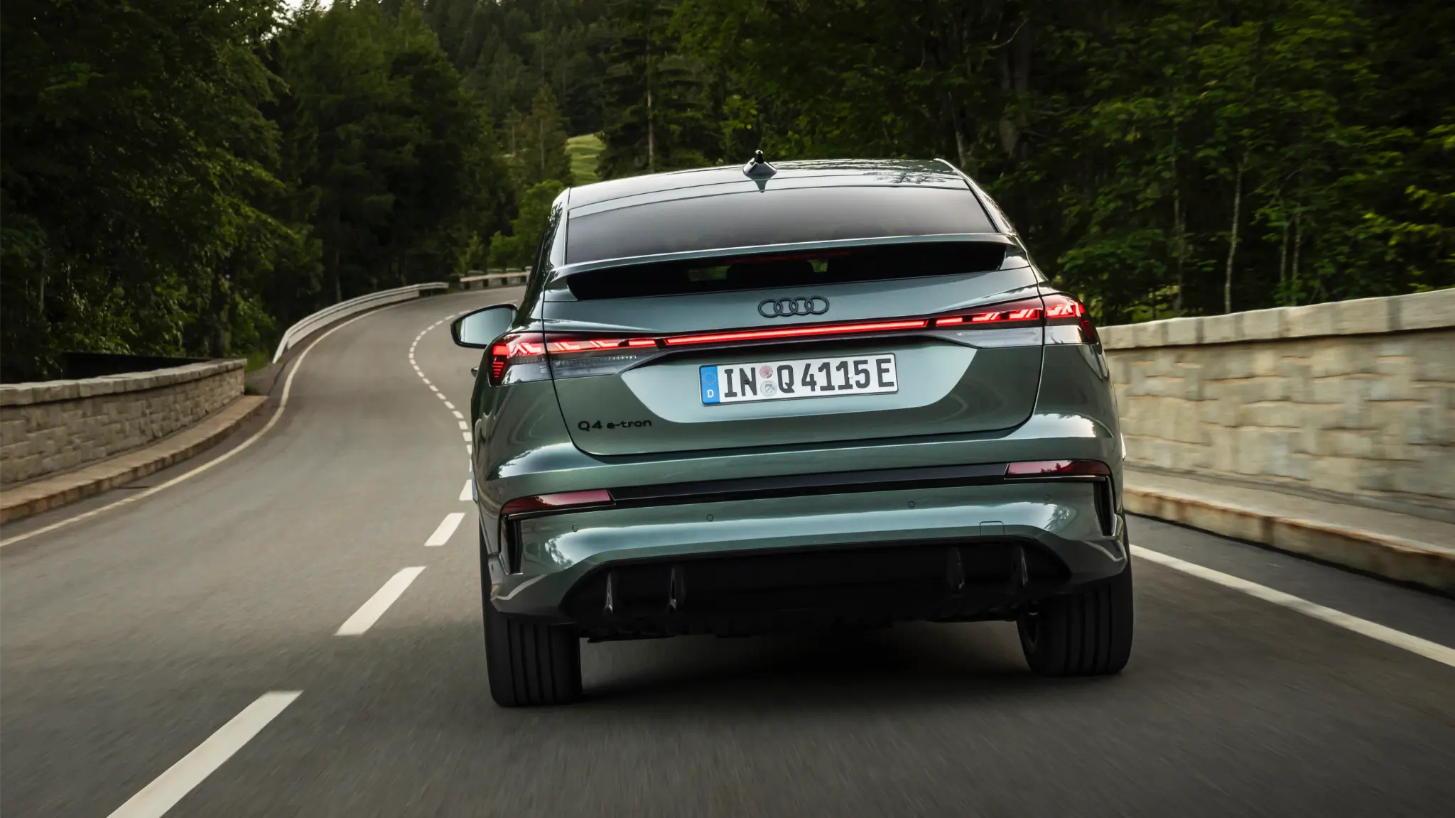 Auti Q4 Sportback e-tron, traseira