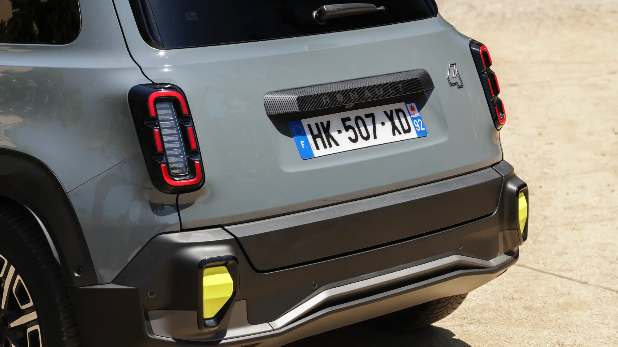 detalhe da traseira do renault 4 plein sud