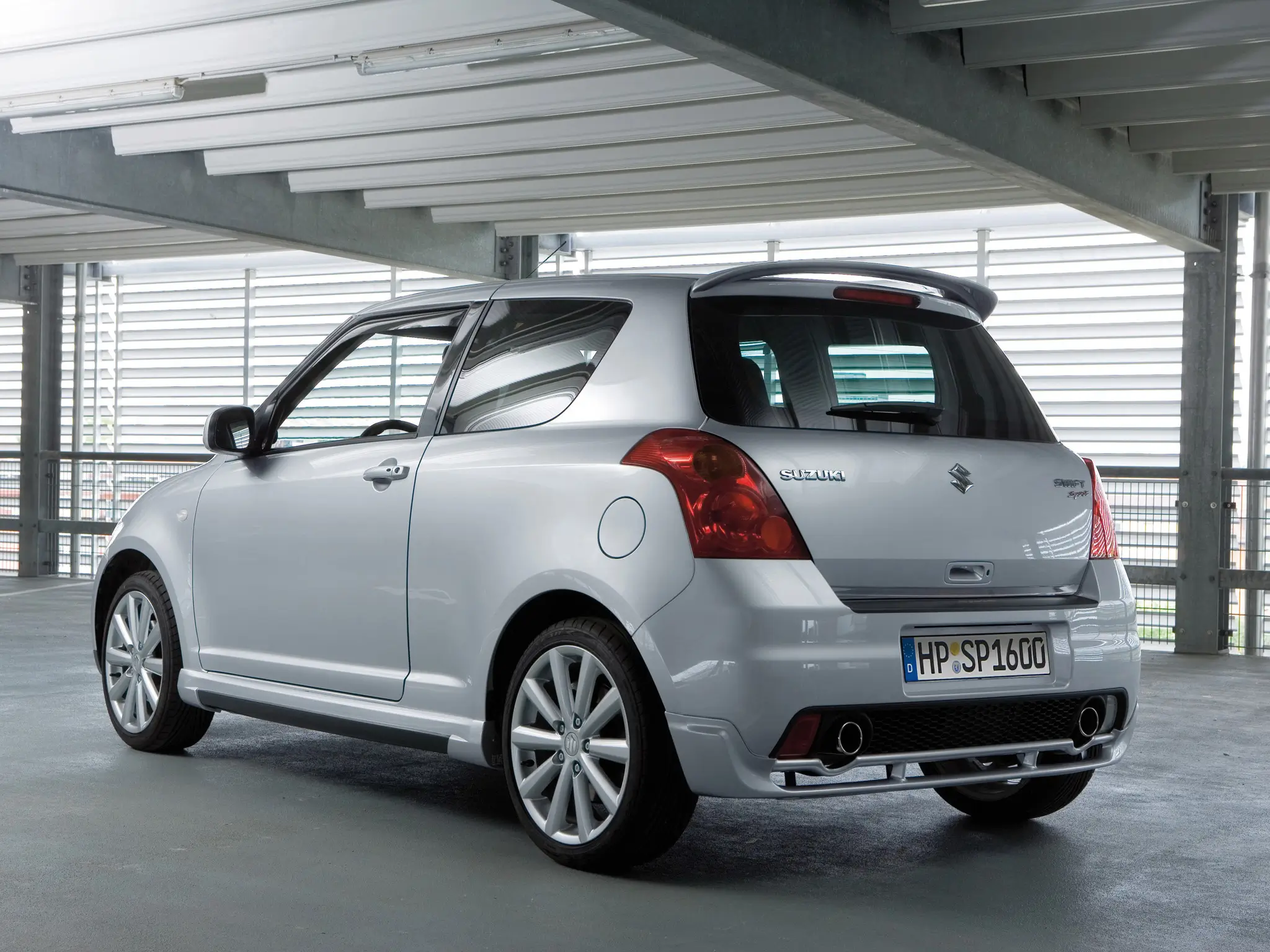 Suzuki Swift Sport vista traseira 3/4