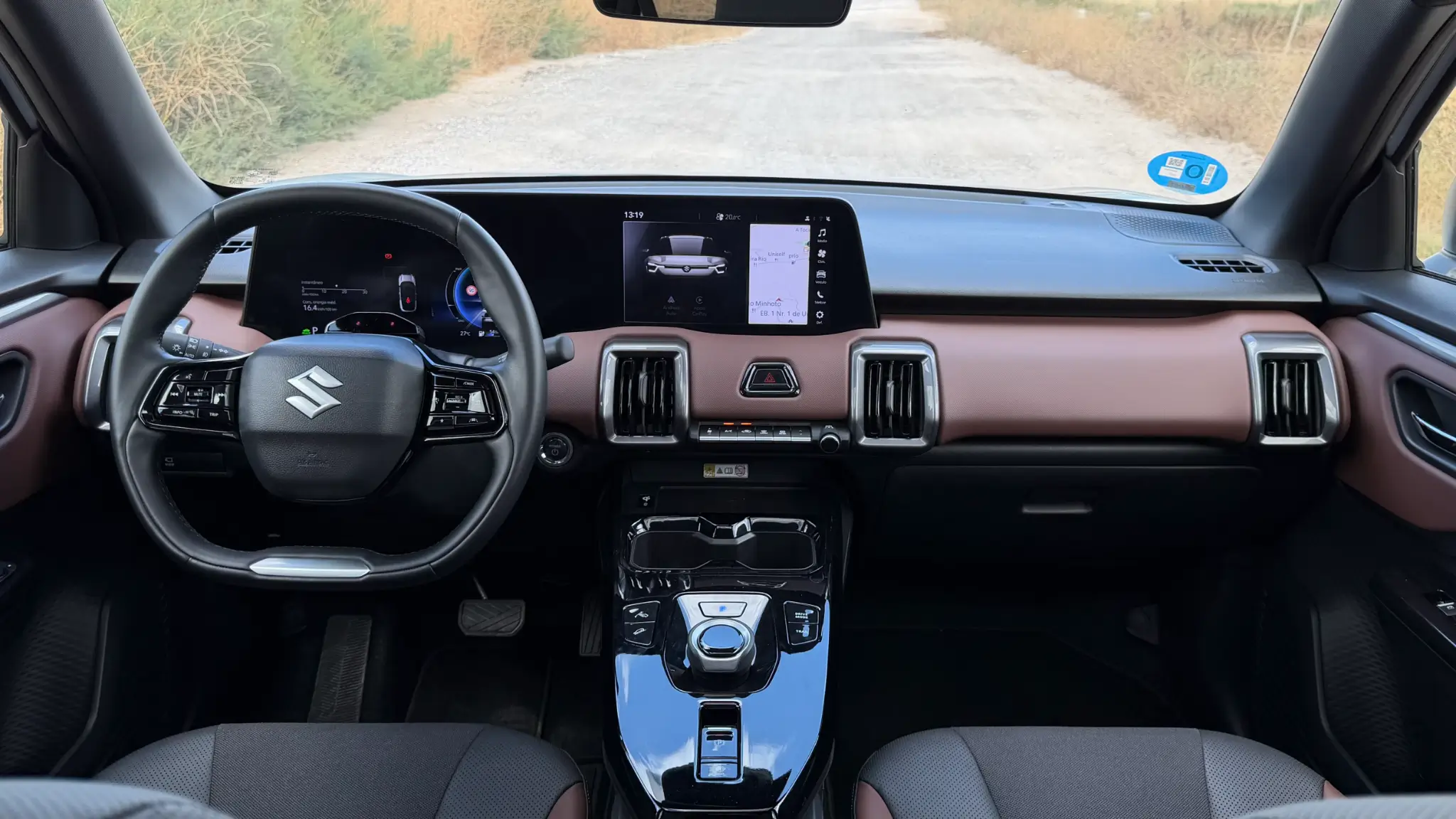 Suzuki e Vitara — interior