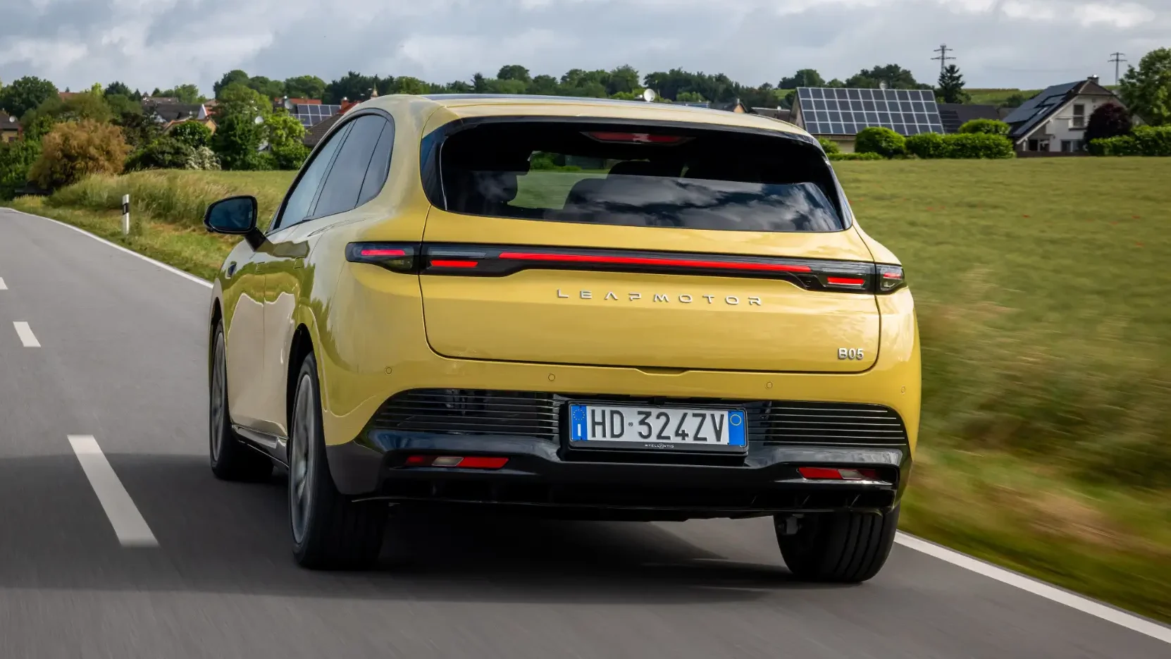 Leapmotor vista traseira 3/4