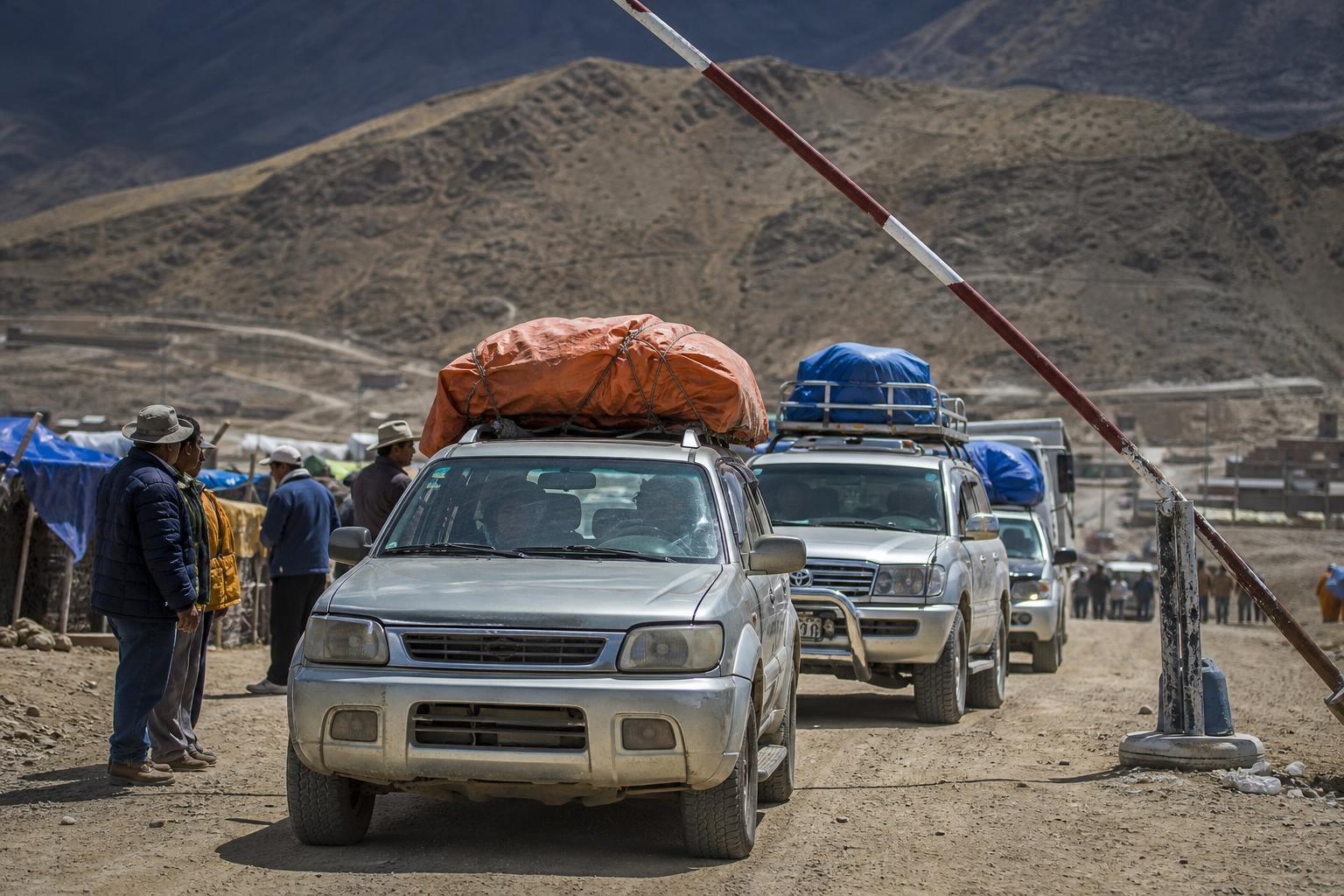 En Bolivia los autos entran sin pagar impuestos por una frontera que todos conocen : el mercado que nadie frena