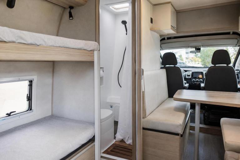 Hecho en Guadalajara : el motorhome con litera doble y regadera que cuesta la mitad que uno importado